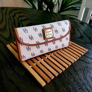 Dooney and Bourke Gretta Wallet